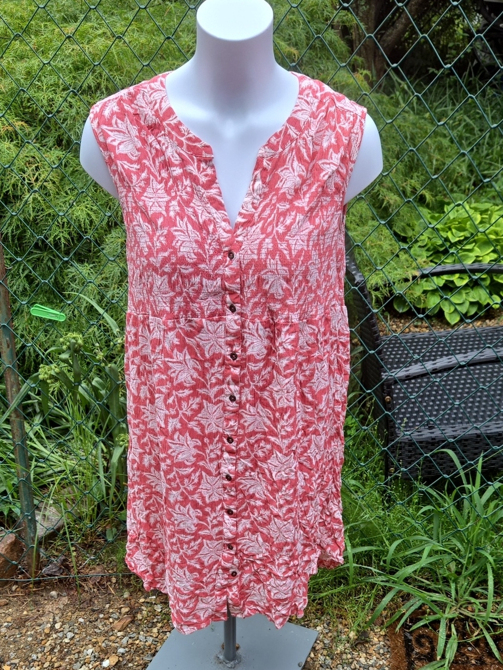 Knox Rose Coral and White Floral Button-Front Sleeveless Tunic